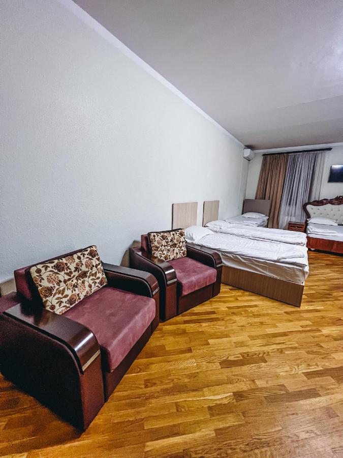 Castle Family Hotel Yerevan Exterior photo